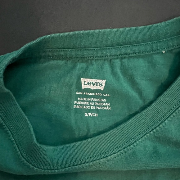 Cropped Levi’s Tee - Picture 2 of 2